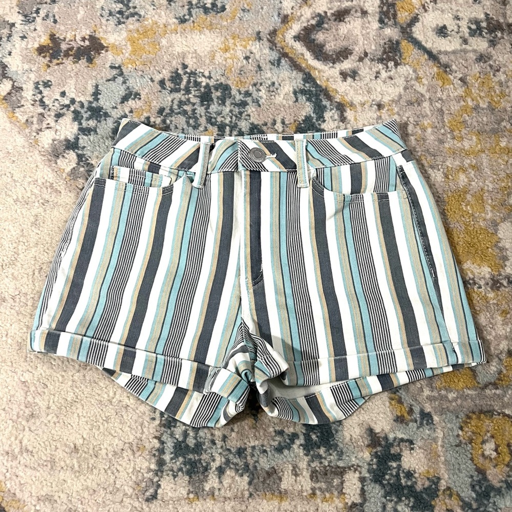 High Rise Curvy Shorts - Picture 3 of 6